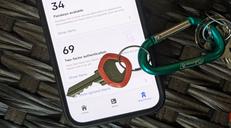 passkeys-prompt-on-1password-iphone-with-keyring-near-device