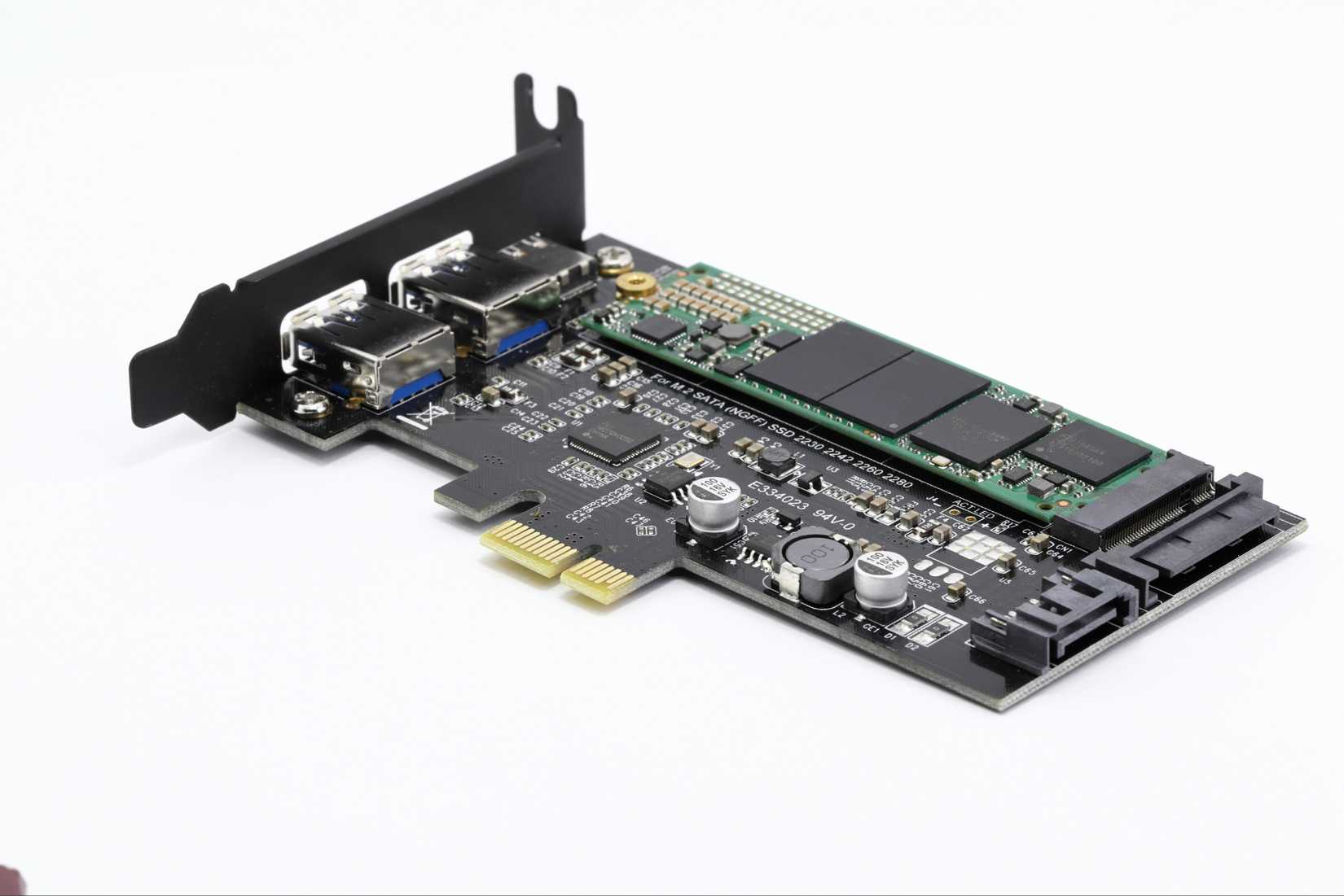 بطاقة PCIe لوحدة التحكم في التخزين مزودة بتخزين NVMe وUSB من النوع A وUSB