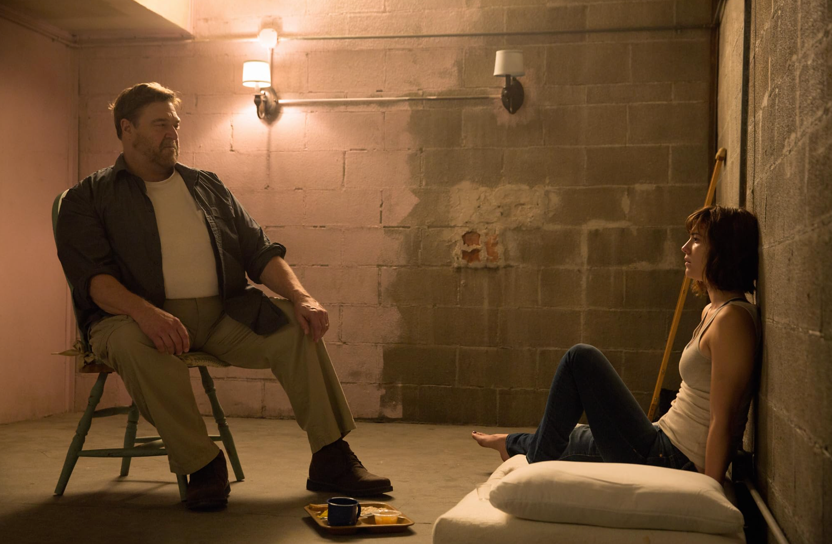 A still scene from 10 Cloverfield Lane (2016).