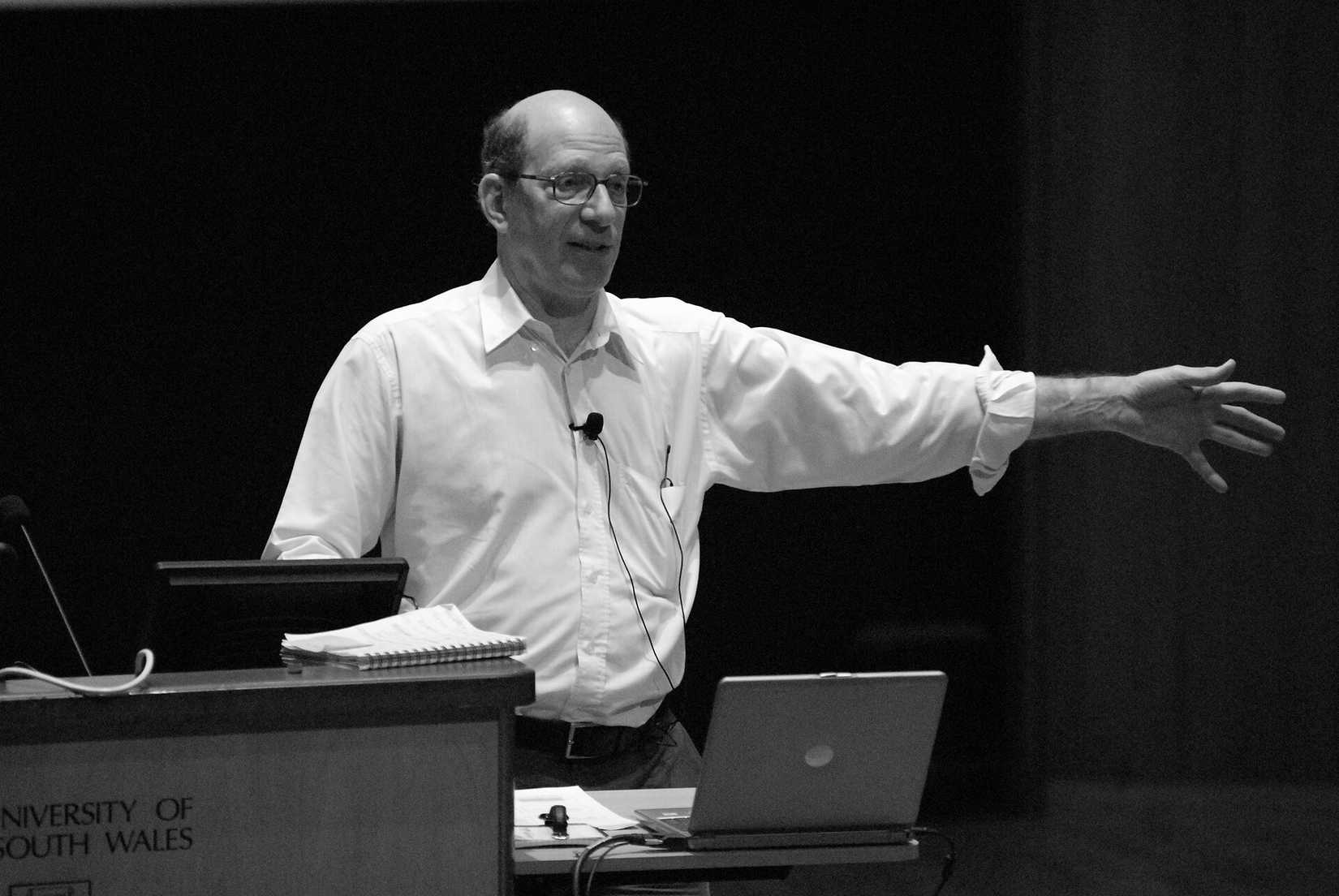 Andrew Tanenbaum speaking at linux.conf.au in 2007, shortly after the old kernel debate flared up again.-1