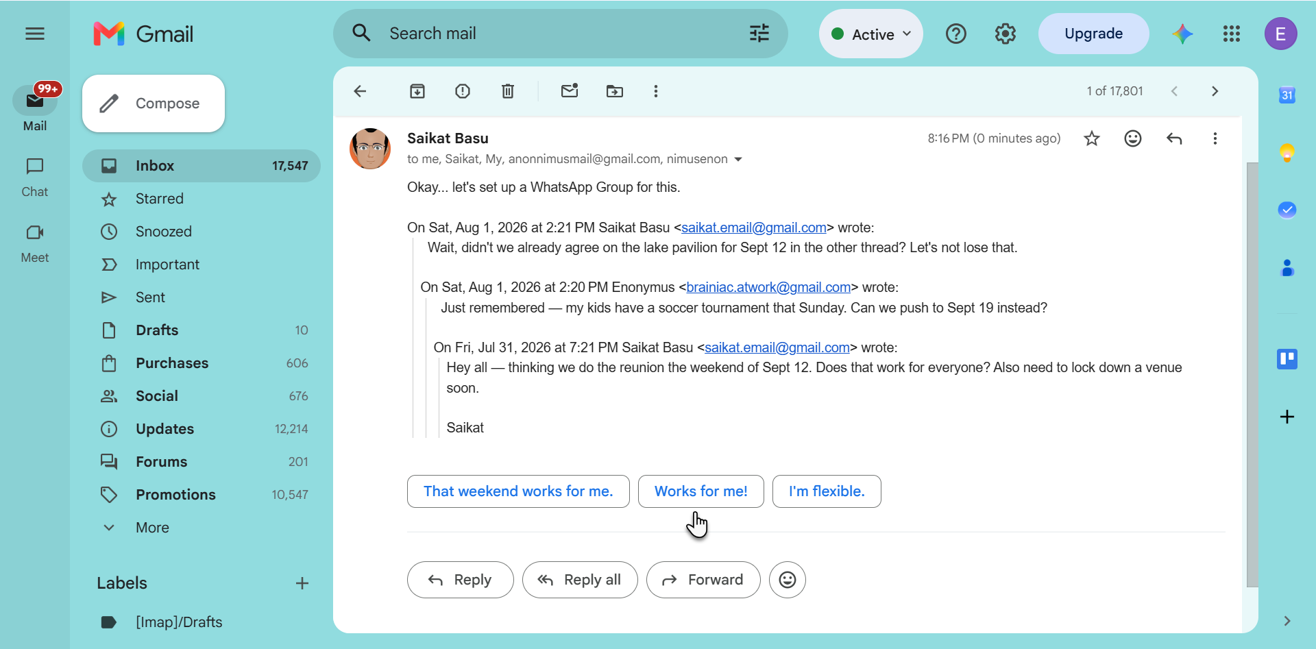Smart Reply quick-response buttons under a Gmail message.