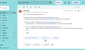 Smart Reply quick-response buttons under a Gmail message.