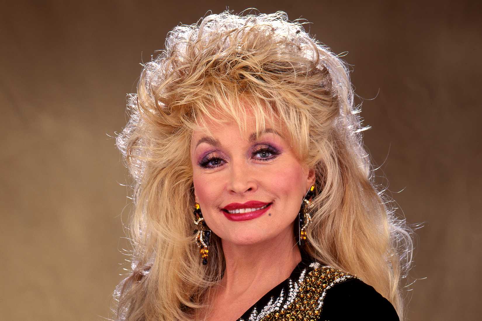 EXCLUSIVE: Circa 1992 - Los Angeles, California, United States: Dolly Parton. (Sam Emerson/Polaris) 459142 0000-00-00 California Los Angeles Etats-Unis Parton, Dolly