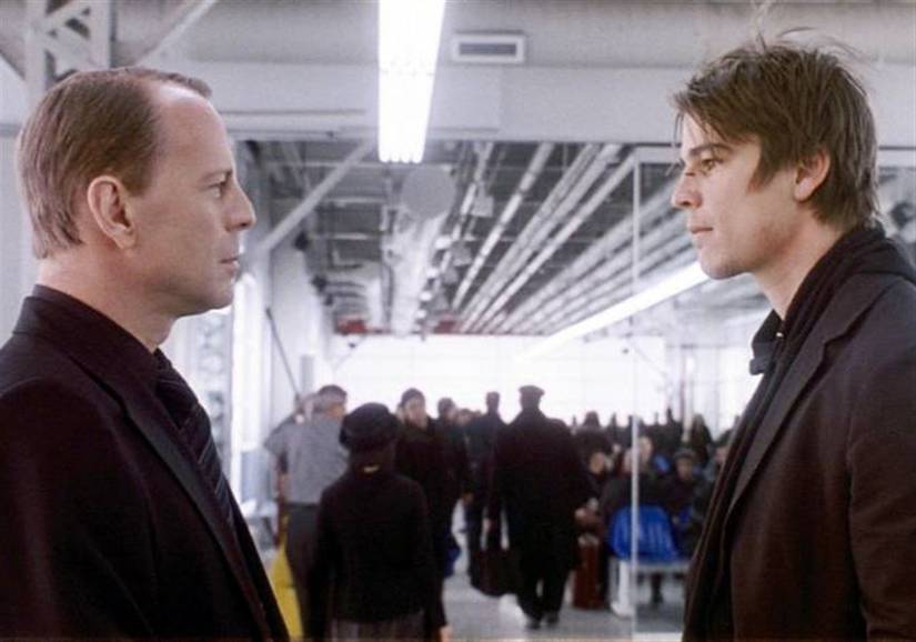 A still from Lucky Number Slevin (2006).
