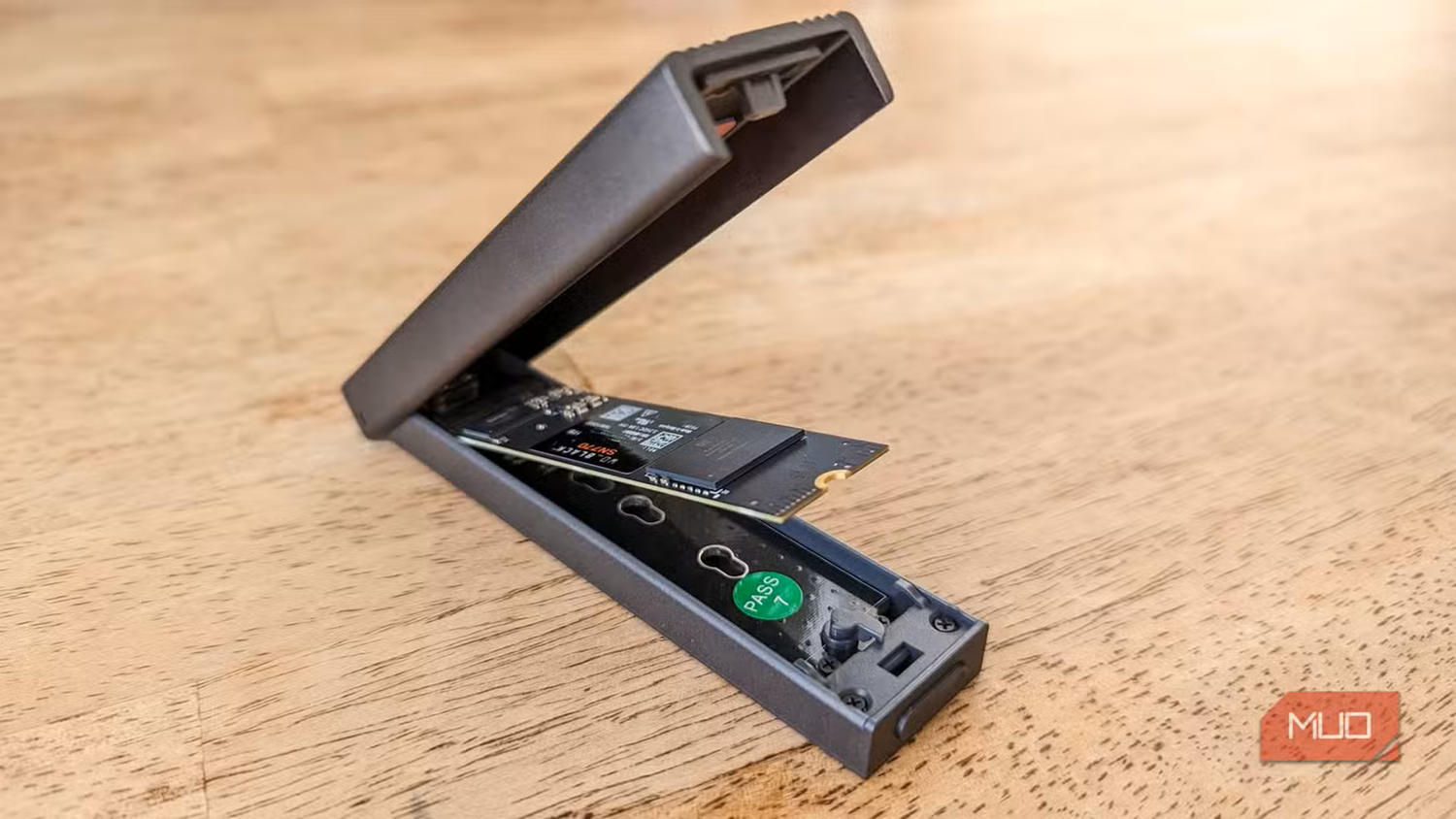 Монтаж SSD во внешний карман Установка твердотельного накопителя во внешний бокс Sabrent M.2
