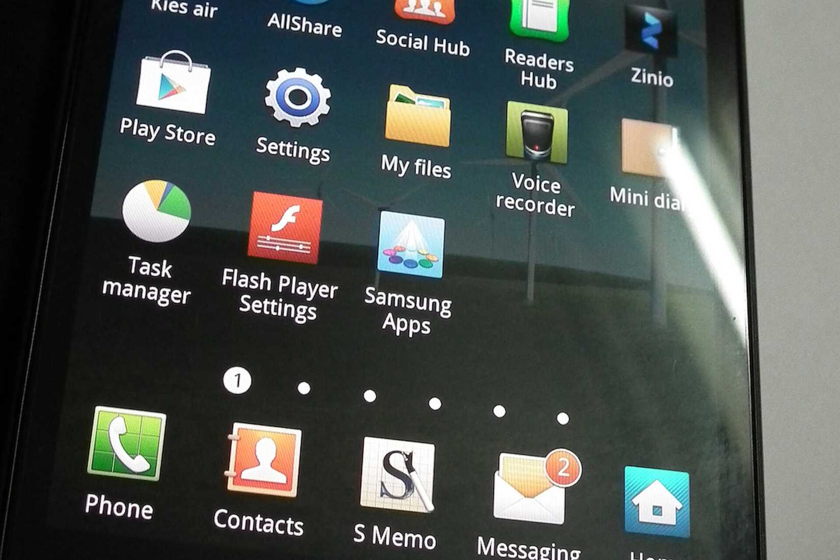 Smartphone home screen with Samsung Apps icon in focus.