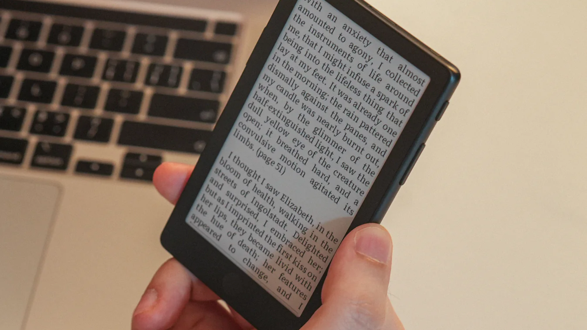 This $99 pocket e‑reader clips to your phone — and it makes Kindle look bulky
