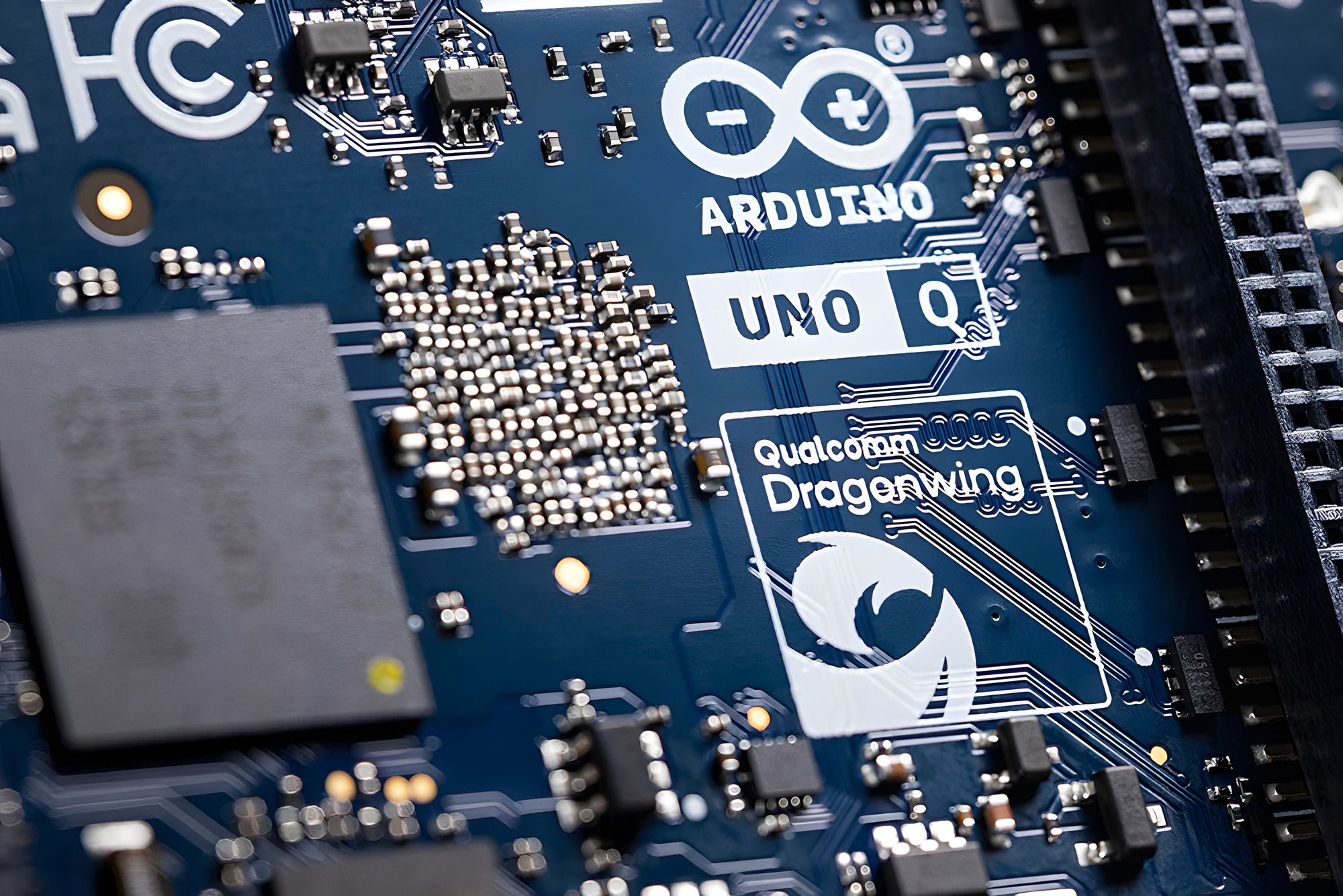 Arduino雙腦旗艦遭記憶體風暴夾殺：開源硬體典範轉移的艱難時刻