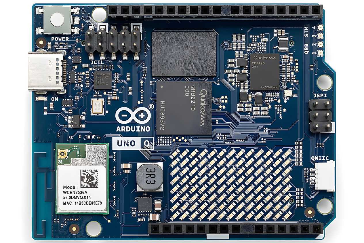 arduino-uno-q-front