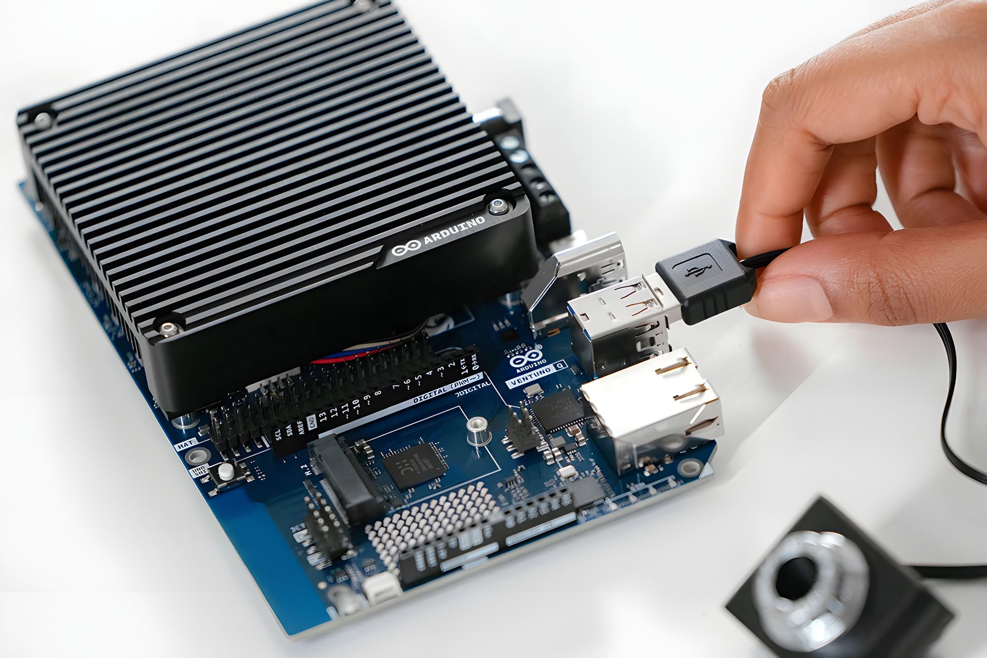 arduino-ventuno-q-context-2