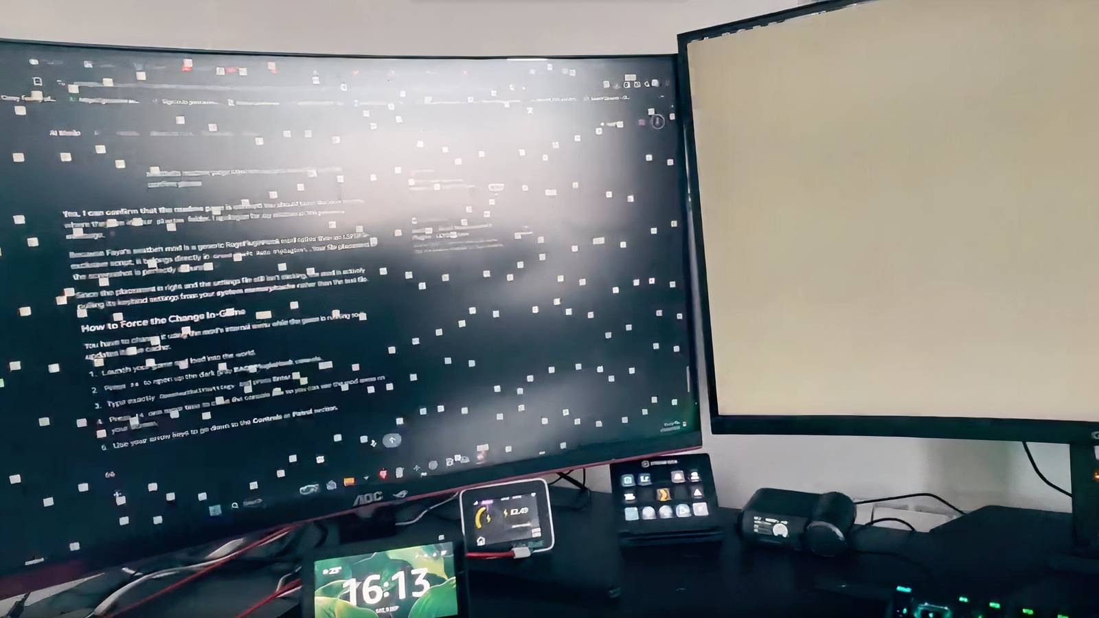 Пользователь Reddit сообщил о поломке RTX 5080 после установки неофициального DLSS 5 в GTA 5 Двухмониторная конфигурация ПК с графическими артефактами на широкоформатном экране