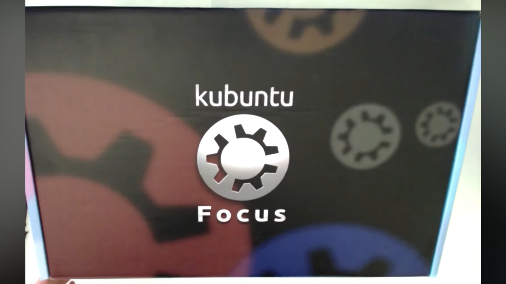 Kubuntu Focus laptop packaging box