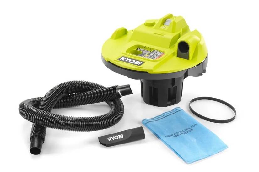 5 необычных инструментов Ryobi серии ONE+, которые на самом деле полезны инвертор Ryobi ONE+ с подключенным аккумулятором