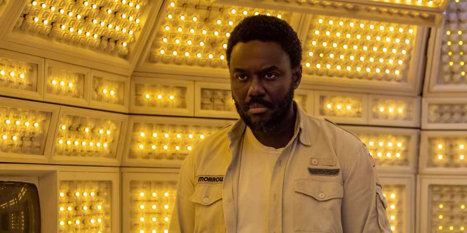 babou-ceesay-as-morrow-looking-serious-aboard-the-maginot-in-alien-earth.jpg
