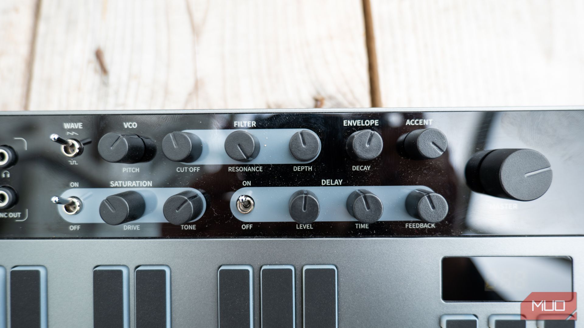 Donner B1 Bass Synth: Get Squelchy With This Low-Cost TB-303 Clone
