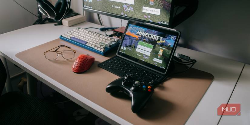 How to Join a Minecraft Java Server From Bedrock Using GeyserMC