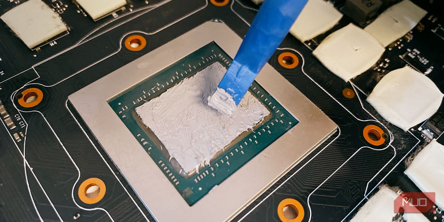 Spreading out thermal paste on GPU die