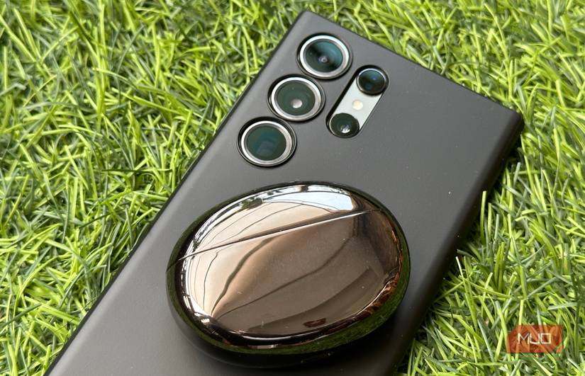 Samsung Galaxy S23 PowerShare charging Galaxy Buds