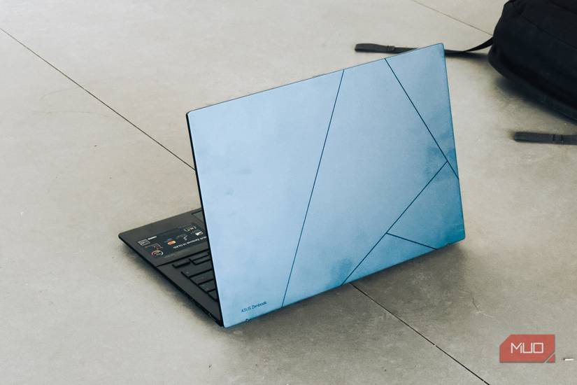 تصویر درب Zenbook 14 OLED (نسخه ۲)