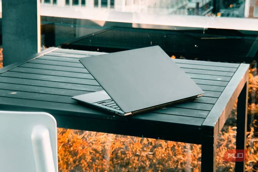 تصویر درب Zenbook 14 OLED (نسخه ۳)