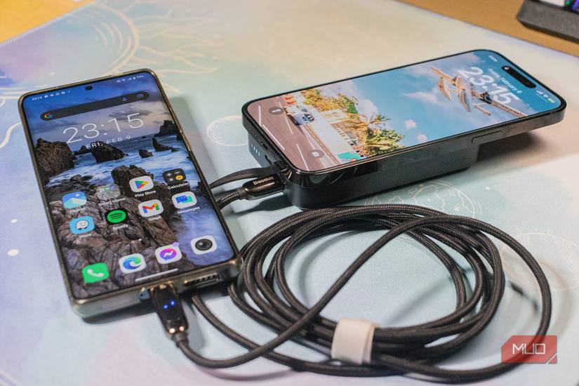 پاوربانک مغناطیسی Baseus دو دستگاه را شارژ می‌کند