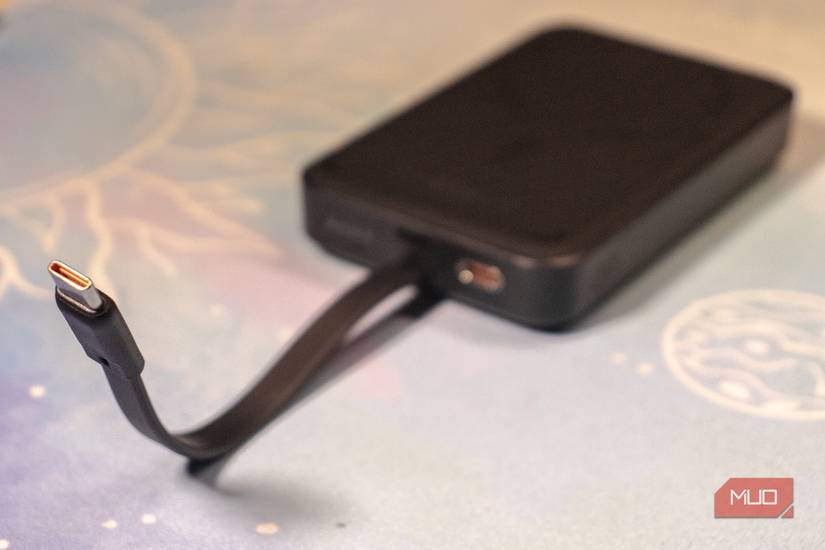 پاوربانک مغناطیسی Baseus با کابل USB‑C داخلی