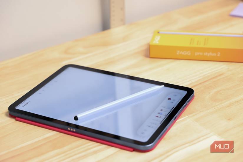 ZAGG Pro Stylus 2 در حالت استراحت روی آیپد