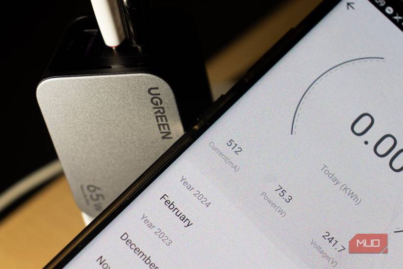 نمایش زیرآبی شارژر Ugreen Nexode Pro 65W با نمایش حداکثر دما