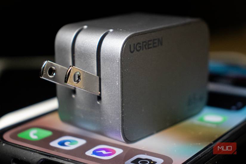 شارژر Ugreen Nexode Pro 65W با نمایش پلاگ تا شدنی