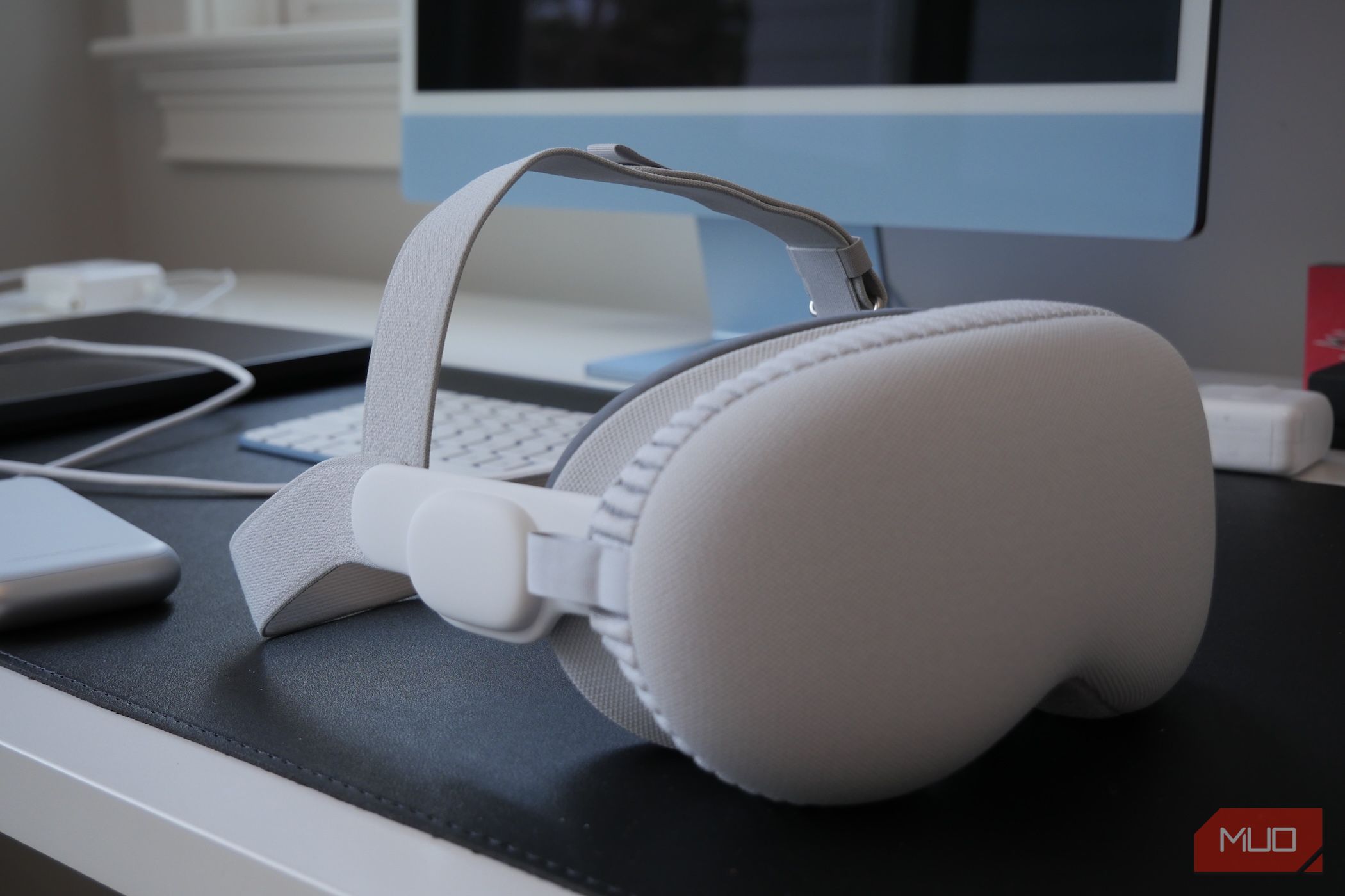 Vision Pro with Dual Loop Band