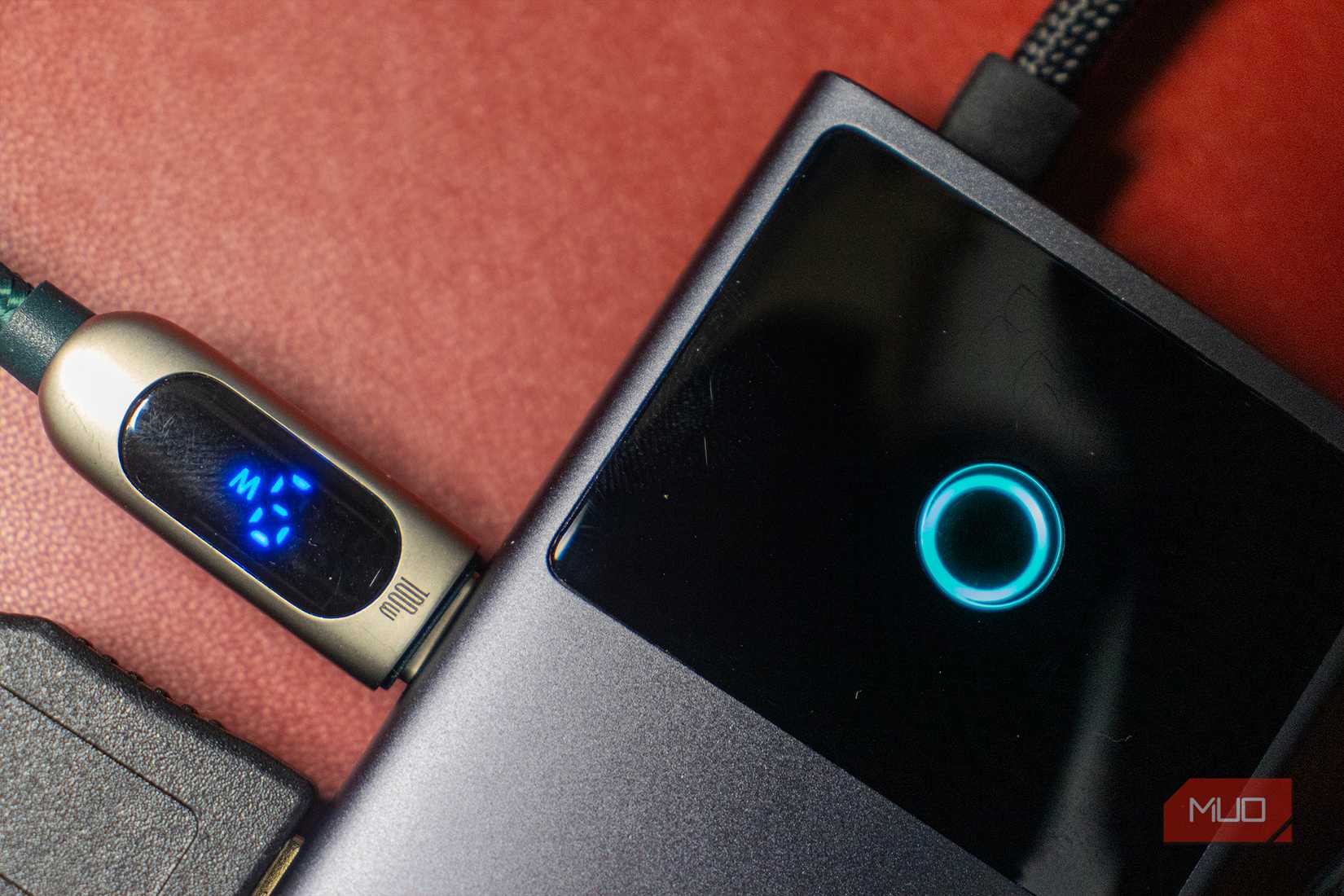 Concentrador USB 6 en 1 Baseus Metal Gleam Serie II que muestra carga PD de 100 W