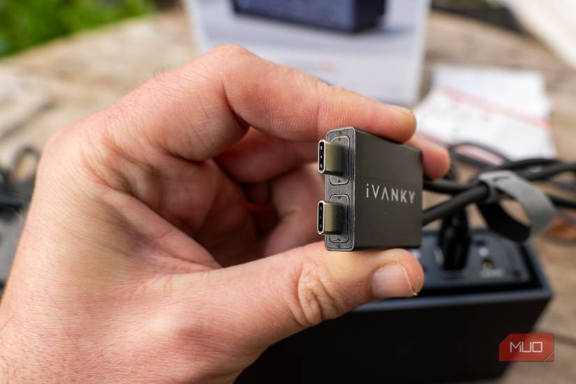 کابل دوپهن Thunderbolt 4 FusionDock Max 1