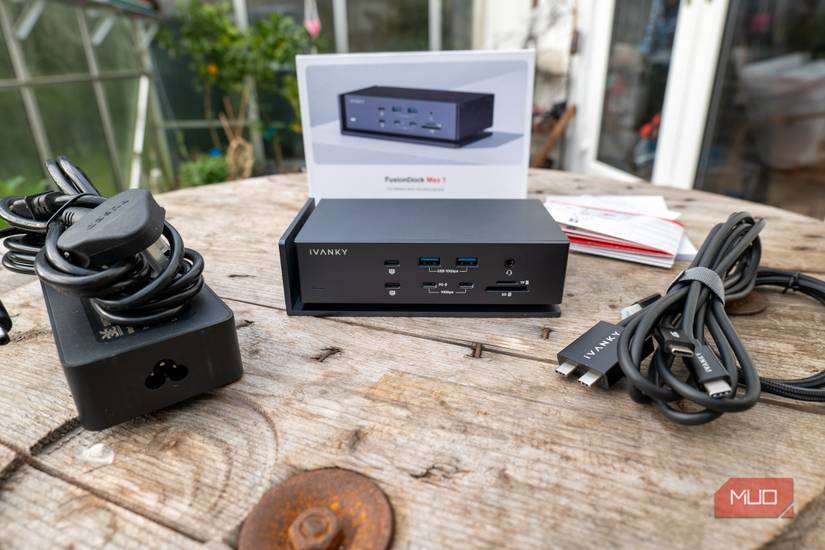 محتویات بسته Ivanky FusionDock Max 1