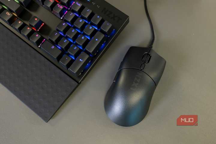 Top view of the Lift 2 Symm mouse next to a keyboard