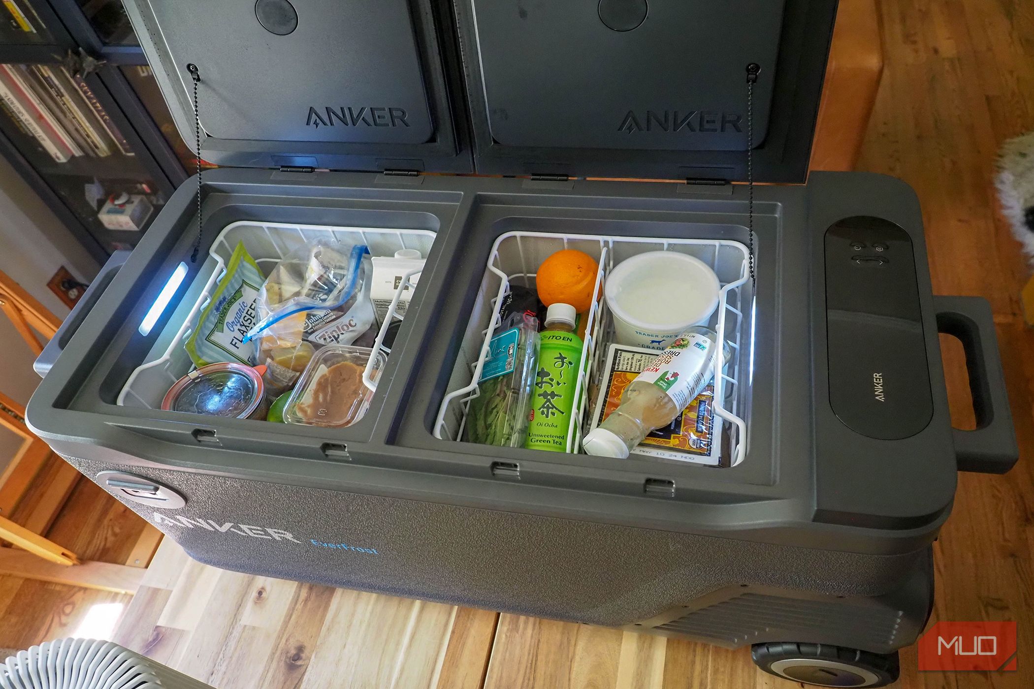 2気室 Anker EverFrost Powered Cooler 50 Anker Everfrost Dual Zone Powered Cooler - Hike & Camp