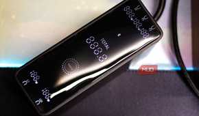 Baseus 240W Digital GaN Charger screen