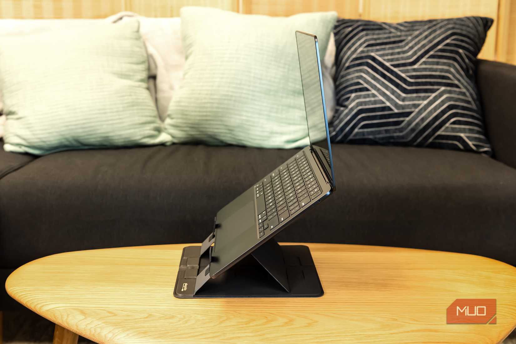 plugablept-standxfoldabletabletlaptopstand_muo_012jpg_53544051805_o-1