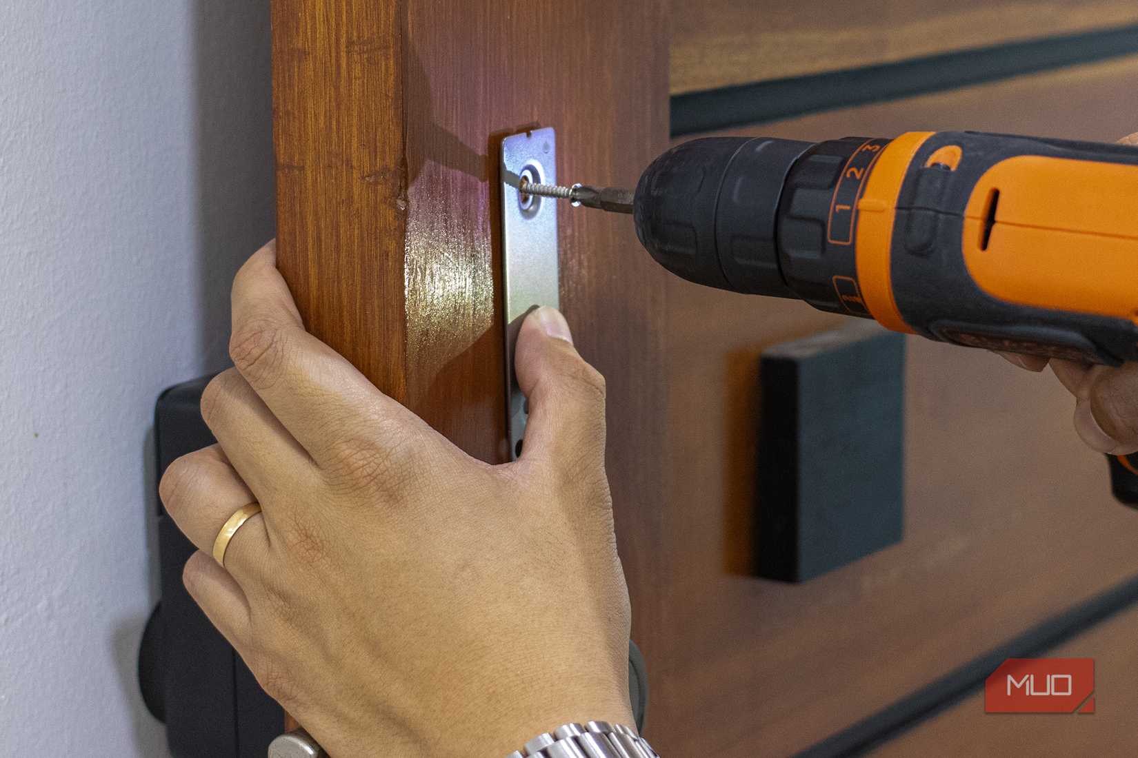 نصب فریم SwitchBot Keypad Touch