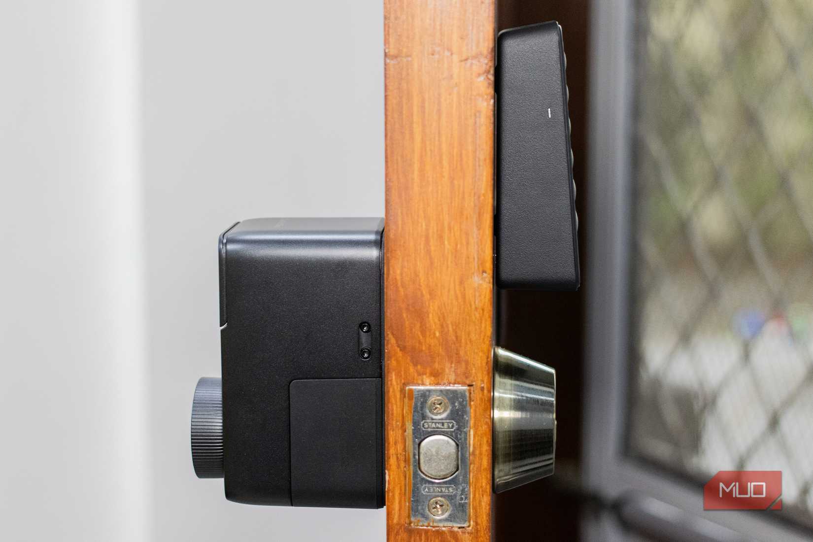 قفل SwitchBot Lock Pro و Keypad Touch روی در