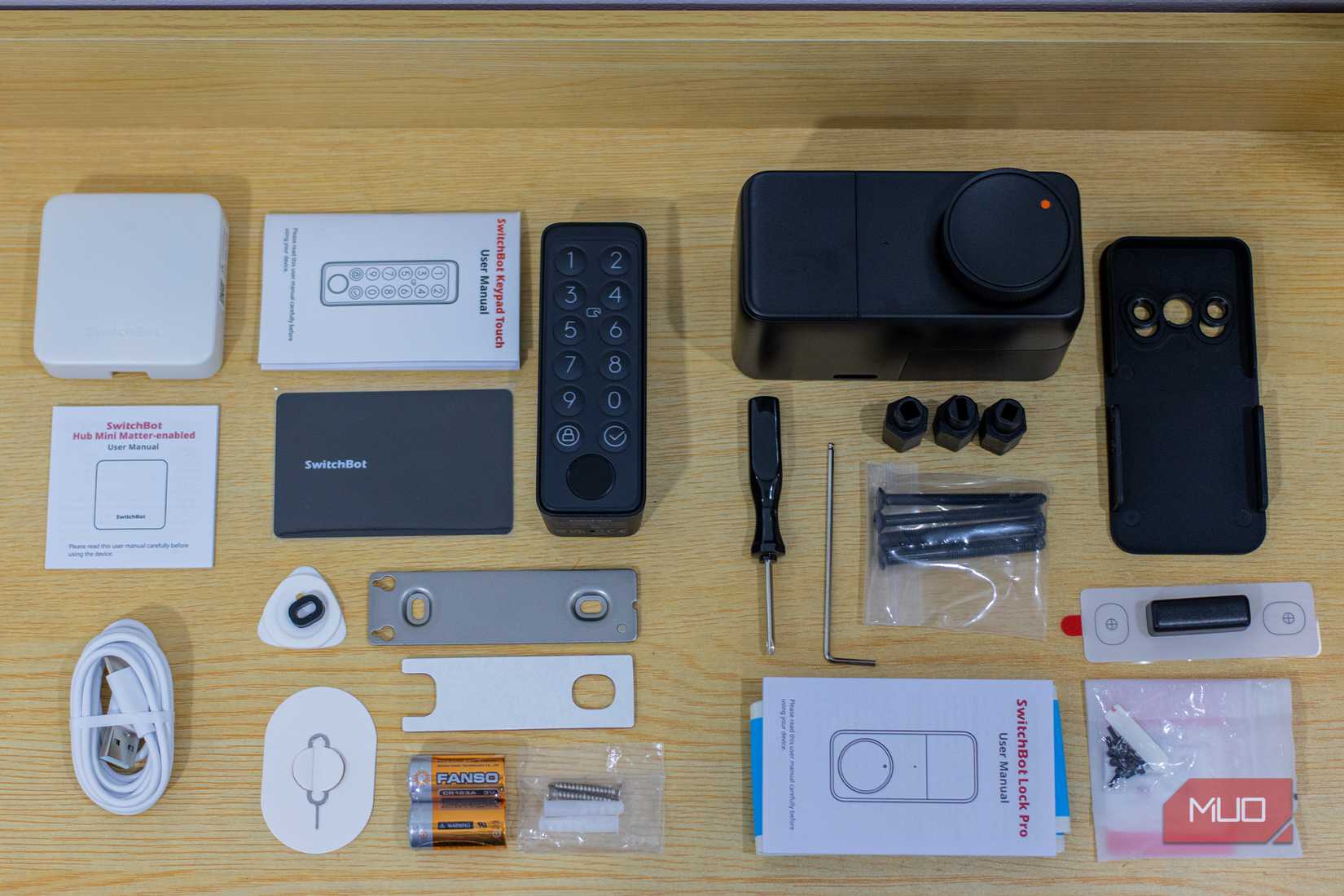 قفل SwitchBot Lock Pro در جعبه