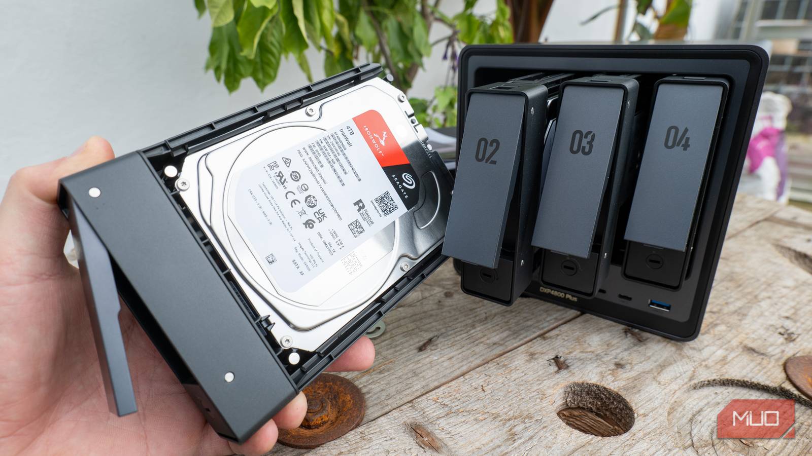 Зачем тестировать новый жесткий диск перед установкой в NAS Установка накопителя в NAS