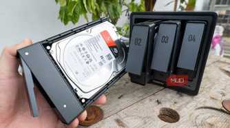 Ugreen DXP4800 Plus NAS with one drive removed