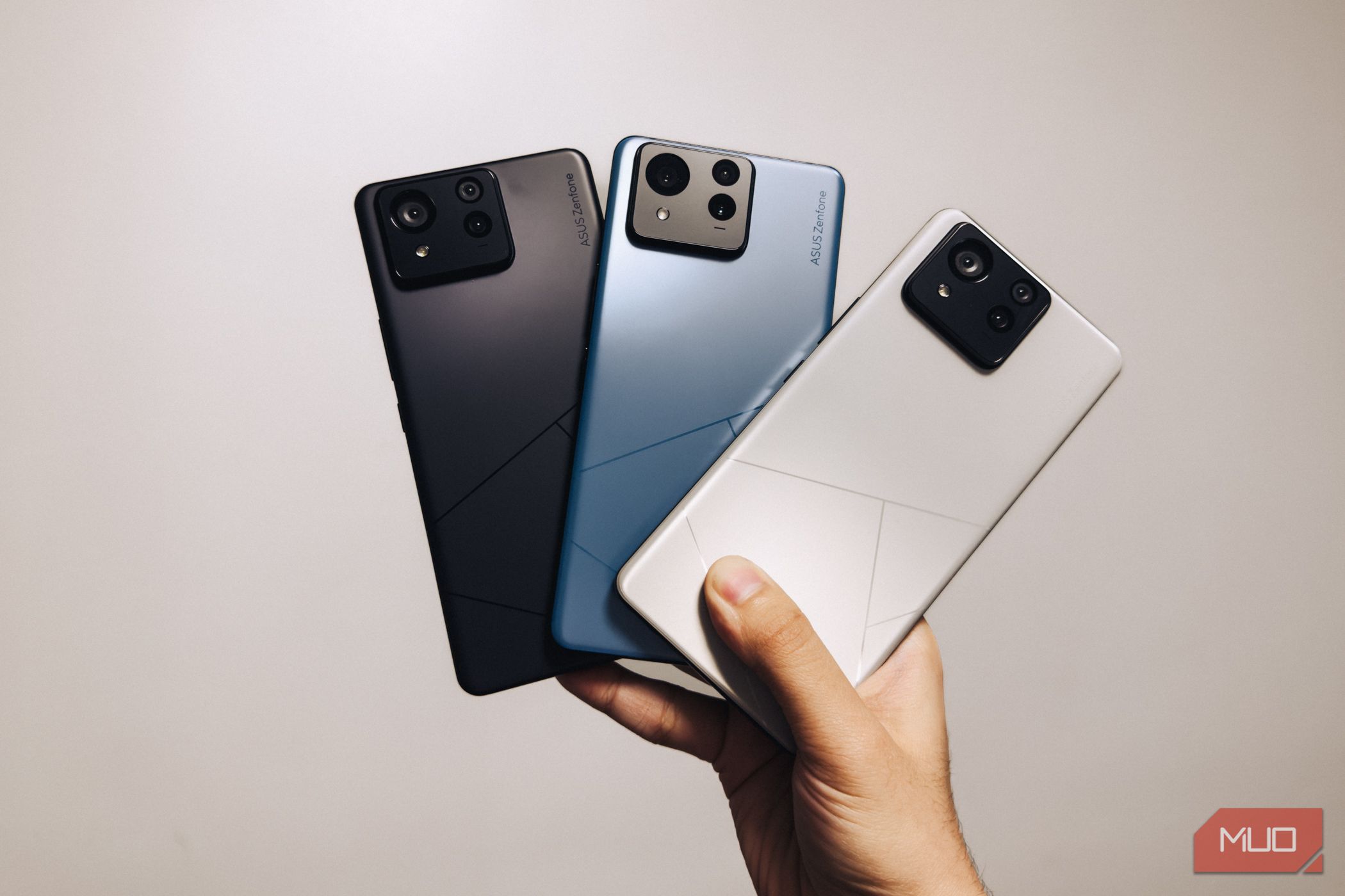 ASUS Zenfone 11 Ultra 本体 Zenfone 11 Ultra (ゼンフォンイレブンブウルトラ）｜フラッグ