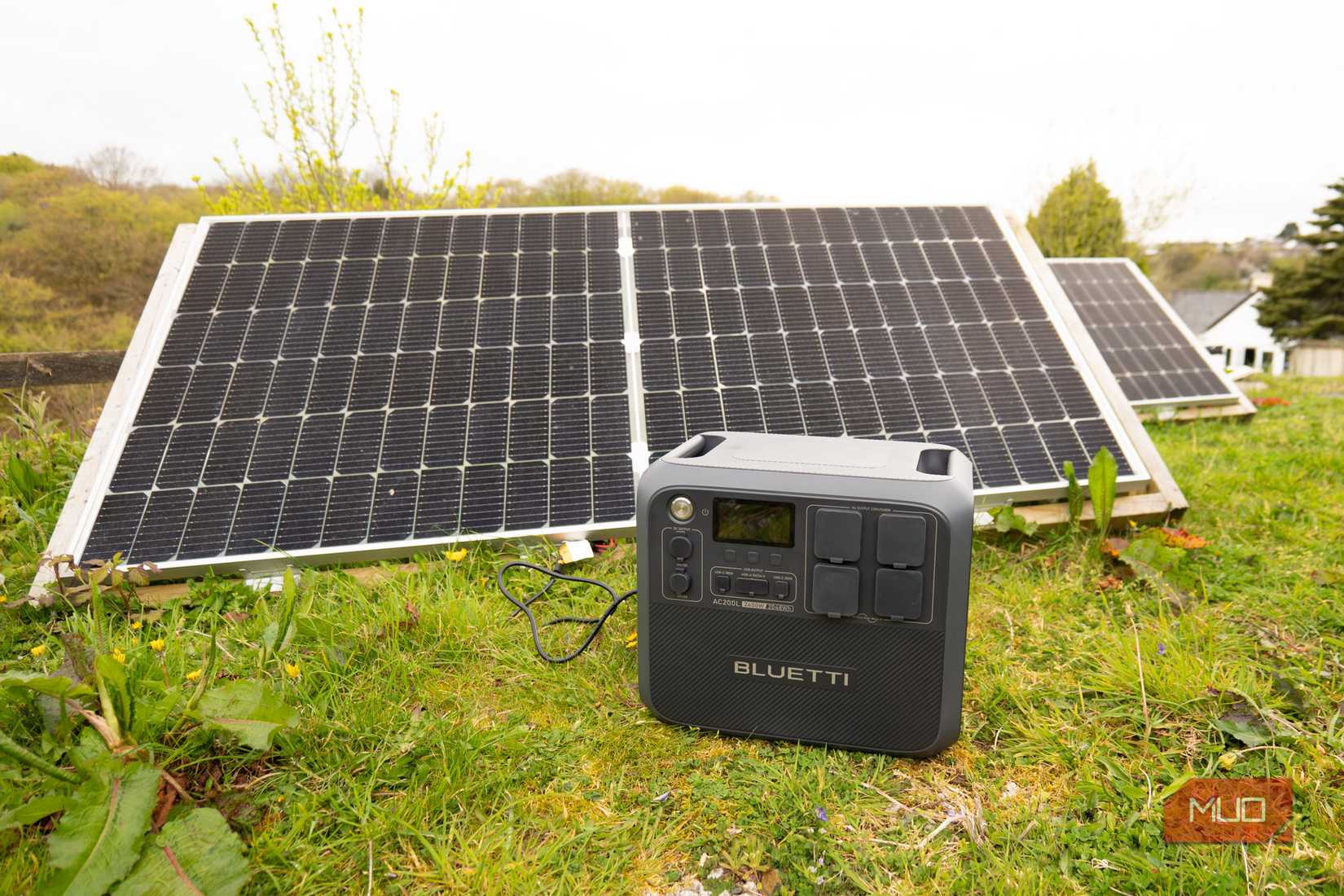 Bluetti AC200L Portable Power Station Review: The Smartest Big Battery Yet