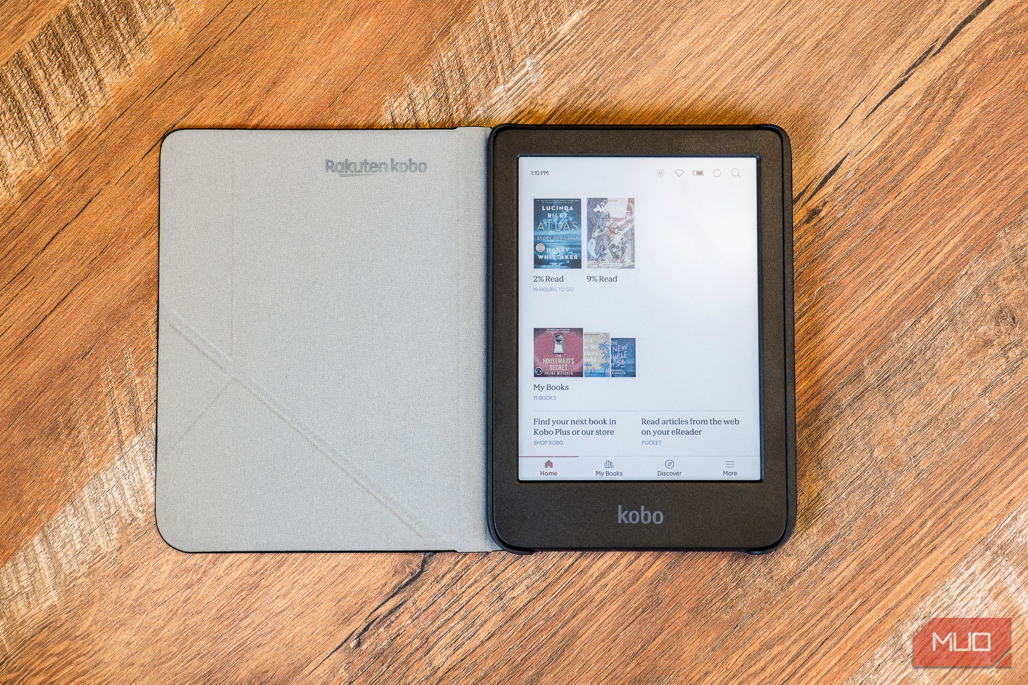 Kobo Clara Colour in Case on desk
