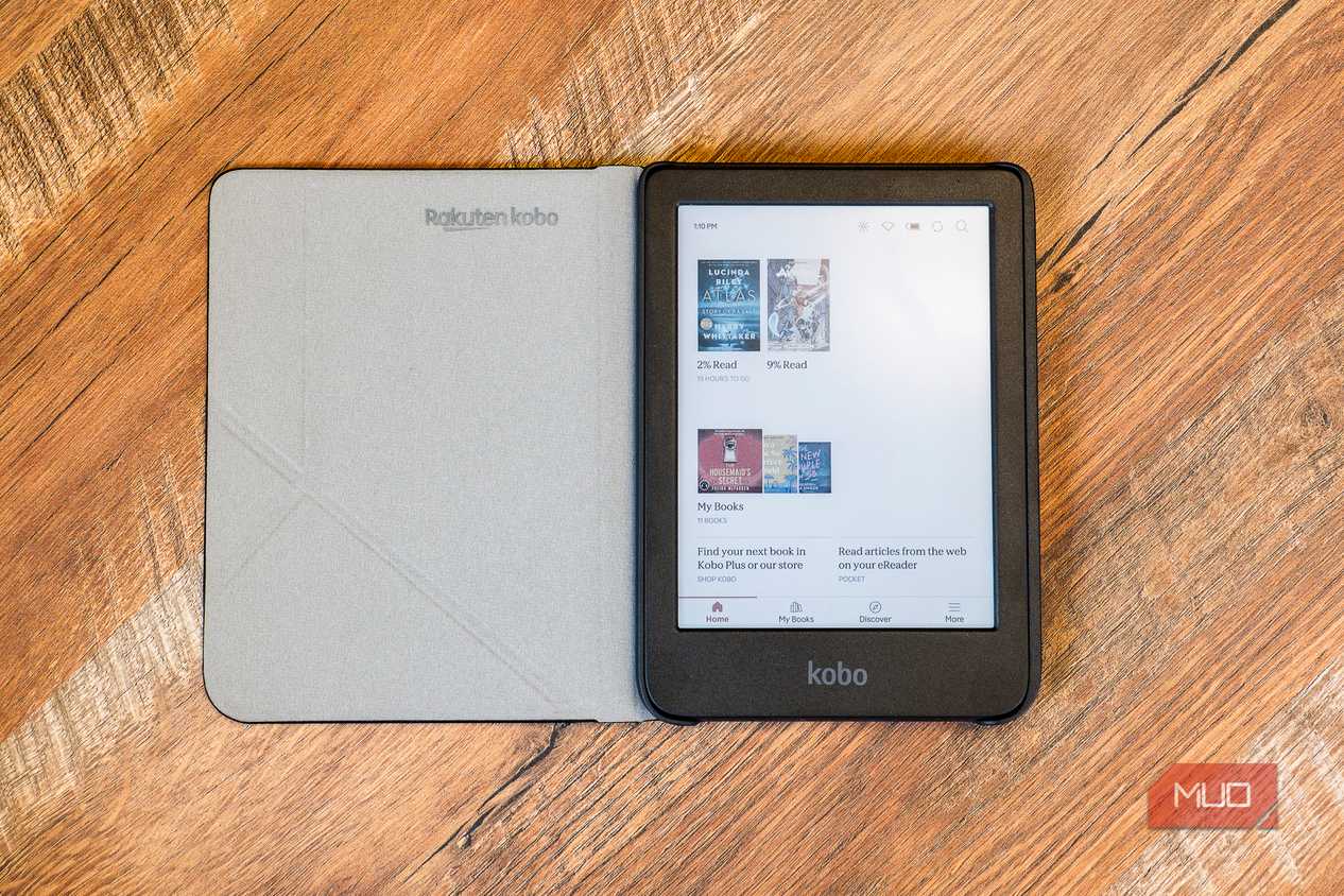 Kobo Clara Colour in Case on desk