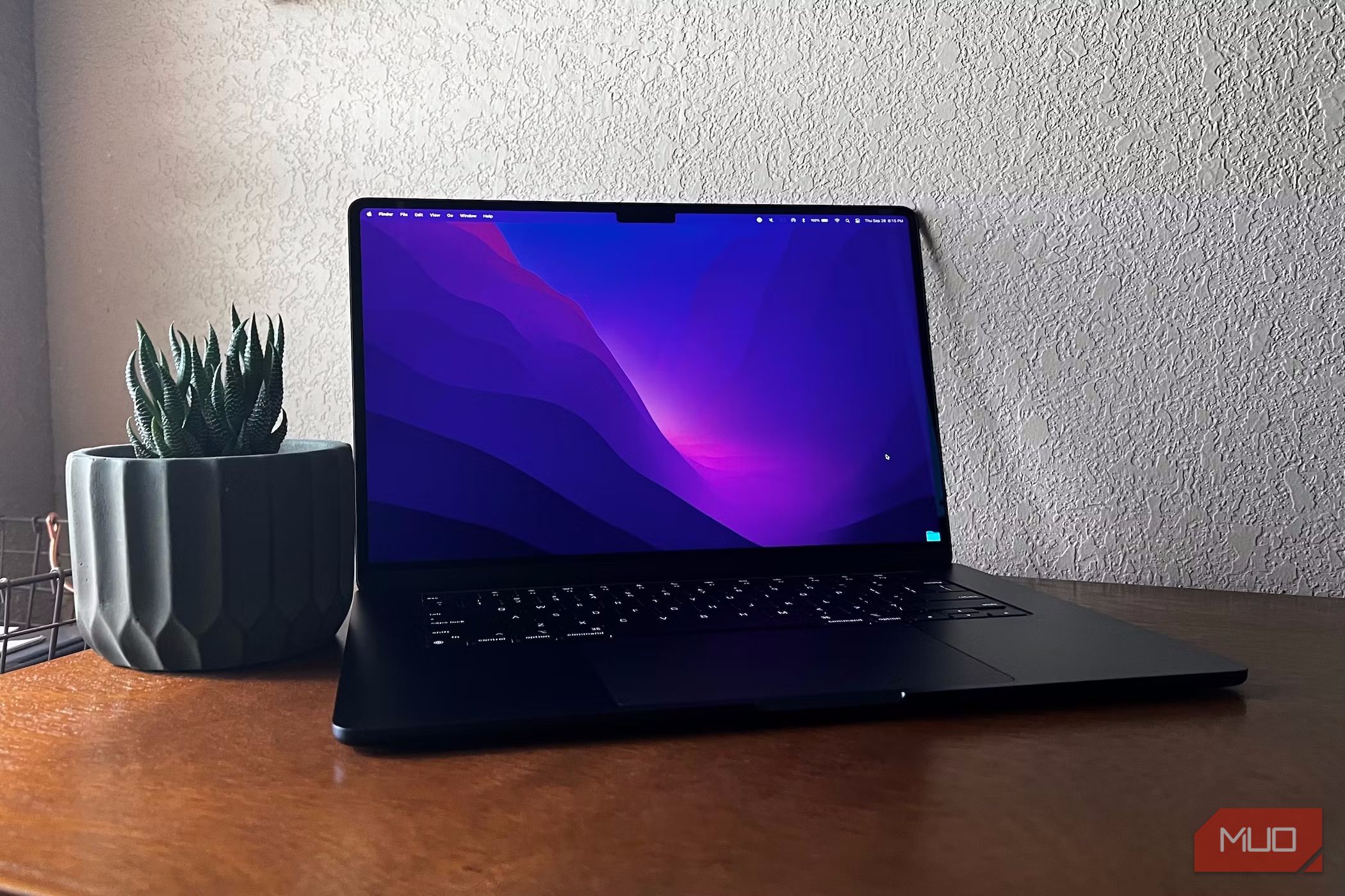 m2-macbook-air-in-midnight-