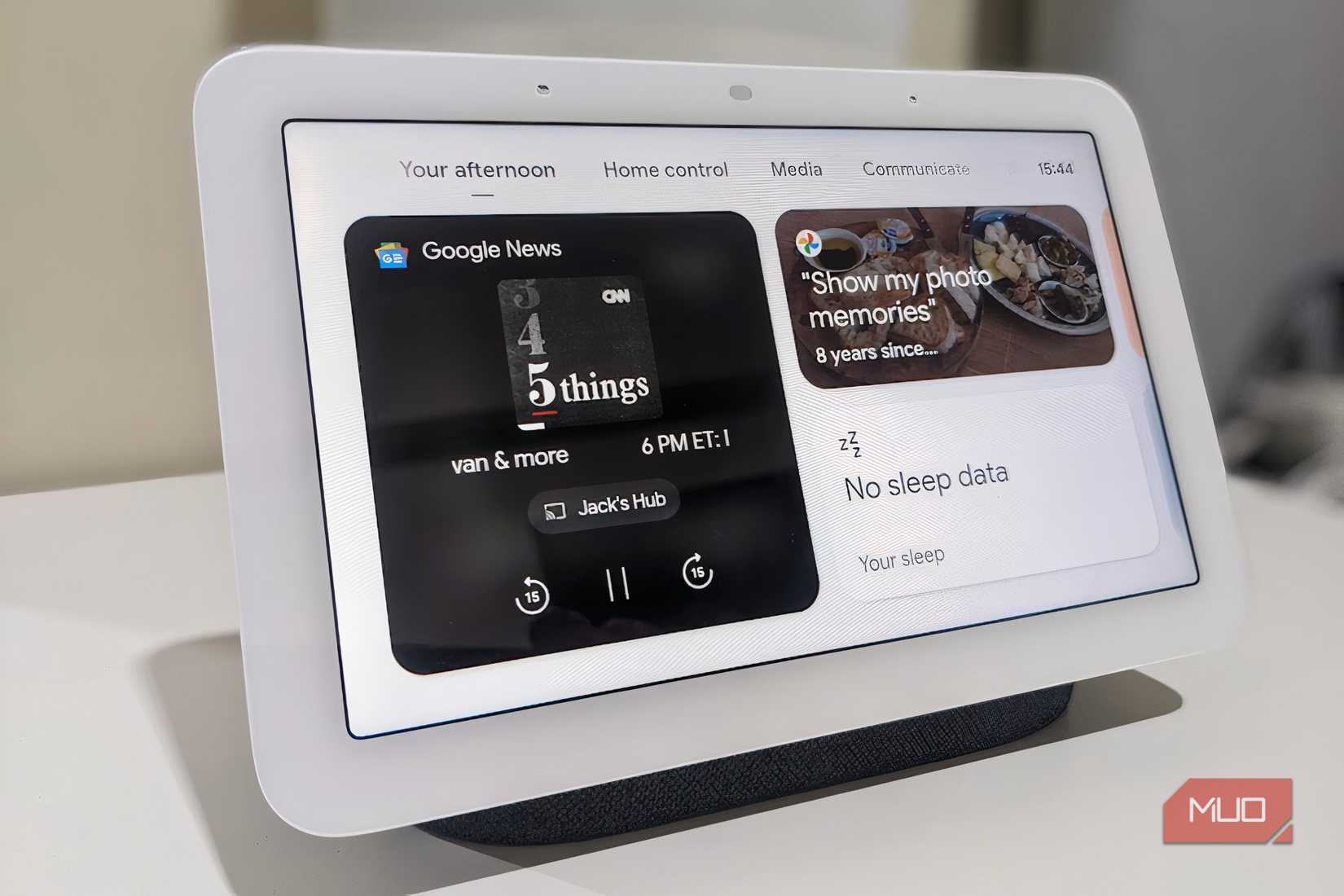 The Google Nest Hub showing the CNN news feed.