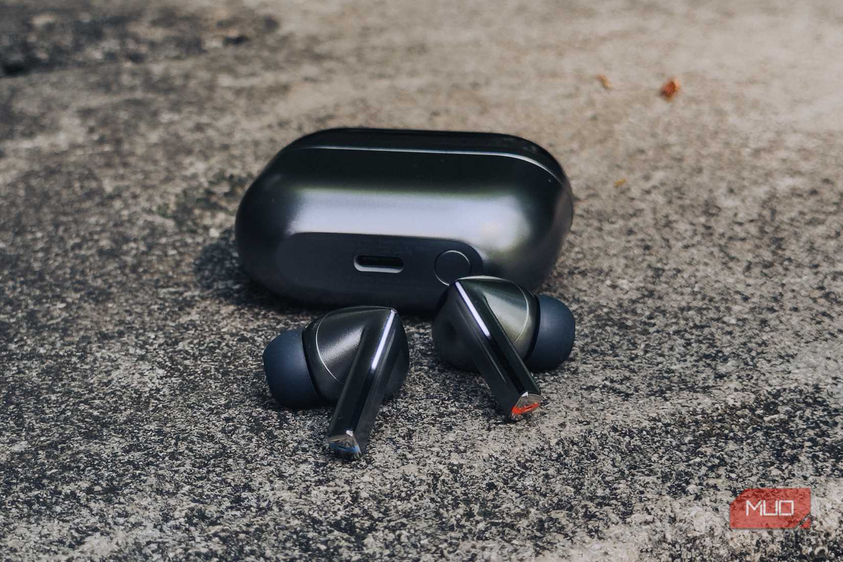 Samsung Galaxy Buds 3 Pro with Blade Lights on-1