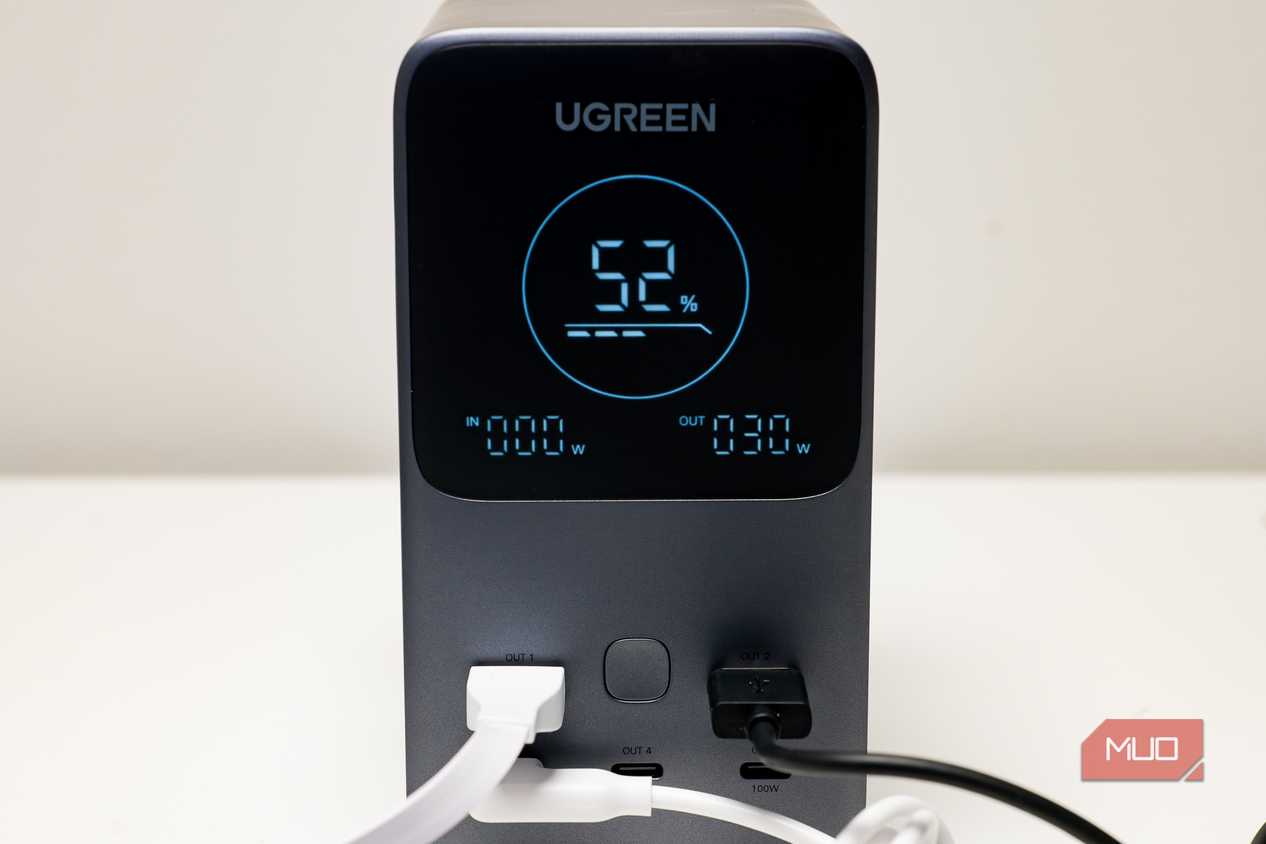 Ugreen 300W 48000mAh Power Bank showing charging speed